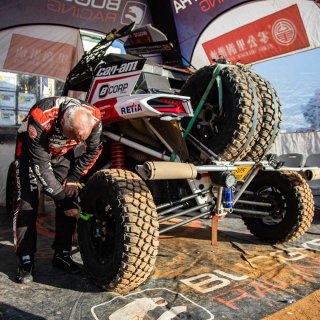 Casale dosáhl etapového maxima, Macháčkovy mechanické schopnosti zachránily Dakar